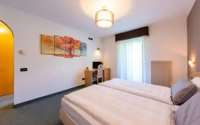 Flos Hotel