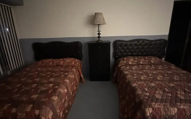 J-E Hotel & Suites