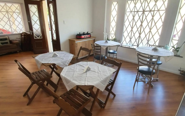 Garibaldi Hostel e Cafe