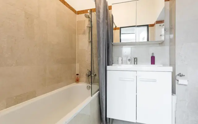 Lovely Two Level Apartment For Families