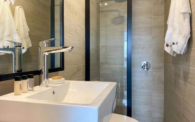 Monochromatic 1BR in Lovely Barranco