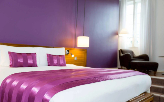 The Trafalgar St. James London, Curio Collection by Hilton