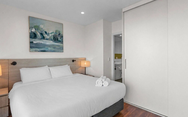 Stylish 2-bed With Terrace, 3-min Walk to Beach