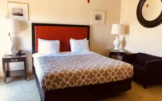 Orca Inn Suites