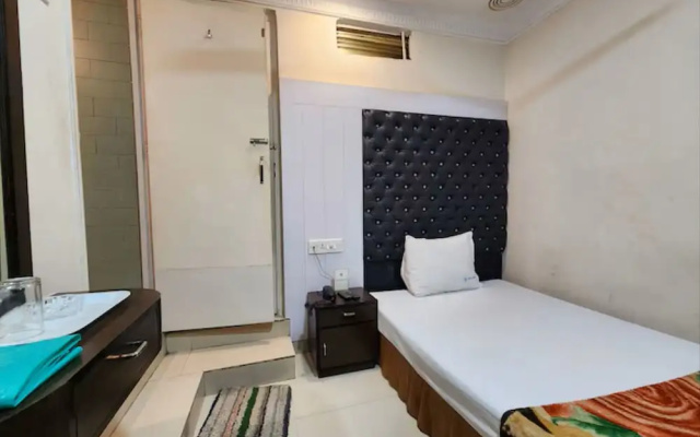 ZO Rooms Esplanade SN Banerjee Road