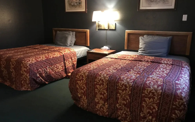 99 Palms Inn & Suites