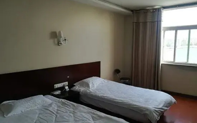 Yanggu Carnival Hotel