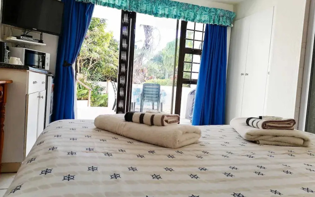 Boathouse Bed and Biscuit - Lower Deck