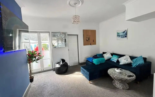 Coastal House Opposite Beach Sleeps 6 Pet Friendly