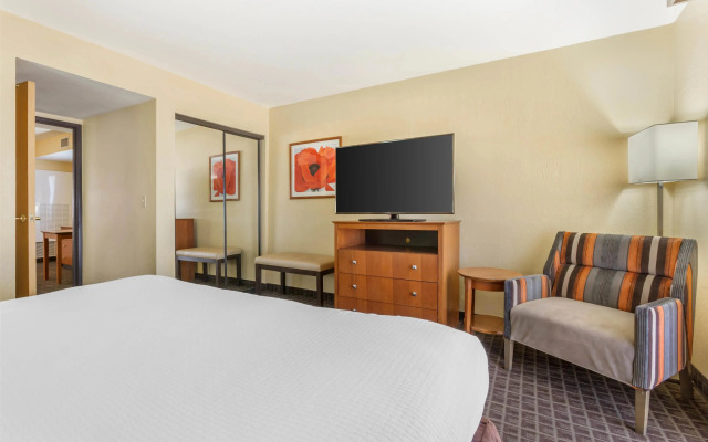 Best Western Plus Scottsdale Thunderbird Suites