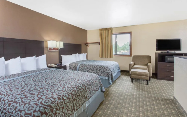 Days Inn & Suites Waterloo
