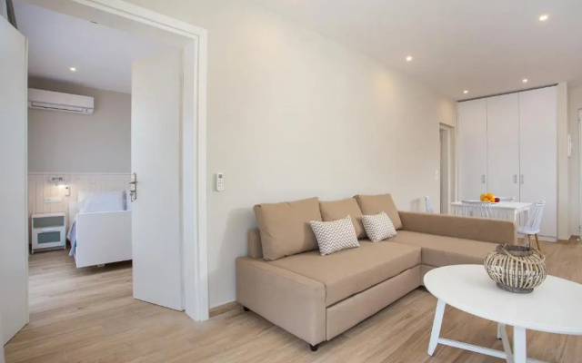 Avi Suites 1