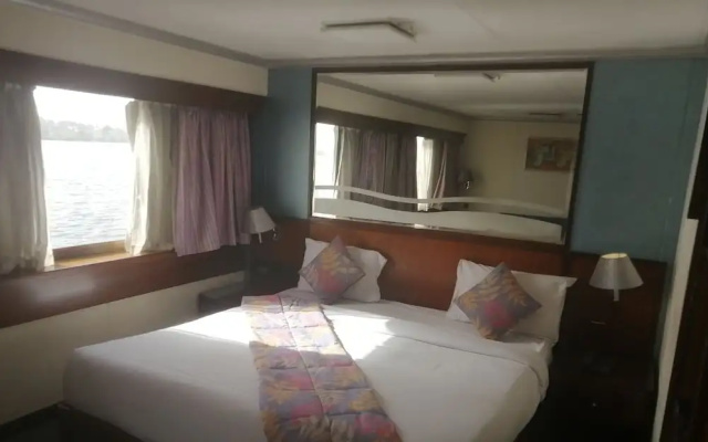 Mimi and Diamond Hotel