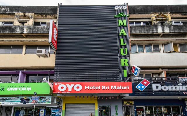 Отель OYO 220 Hotel Sri Maluri Малайзия, Куала-Лумпур - отзывы, цены и фото номеров - забронировать отель OYO 220 Hotel Sri Maluri онлайн вид на фасад