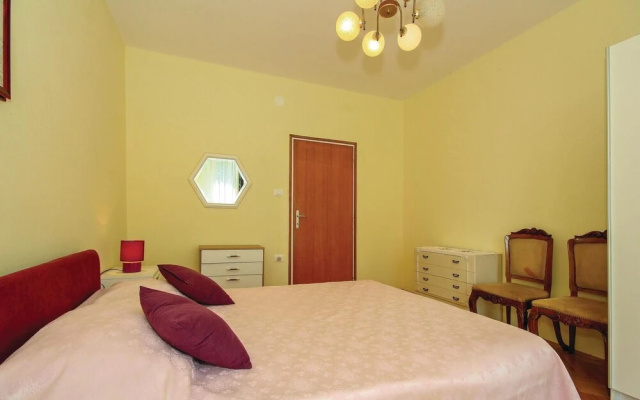 Beautiful Apartment in Umag With 3 Bedrooms and Wifi