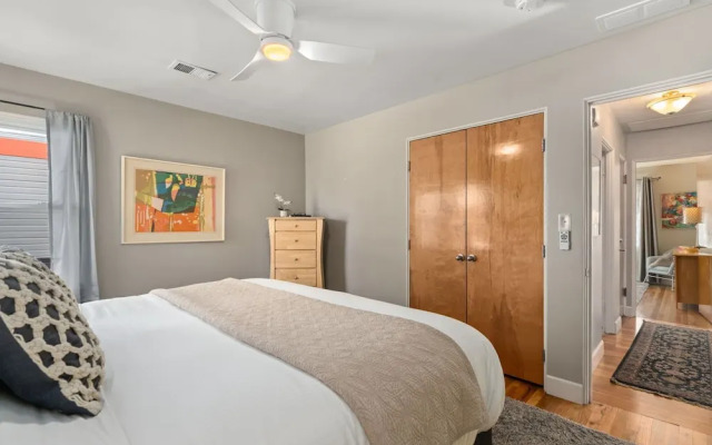 Historic Mountain Ave Bungalow - Walk Everywhere!
