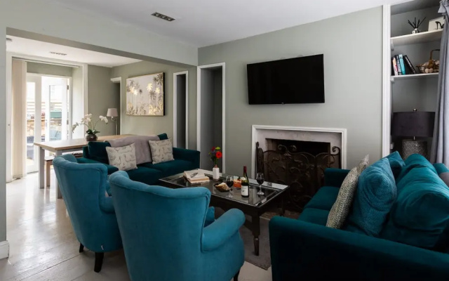 Stylish 4-bedroom Townhouse in the Heart of Bath