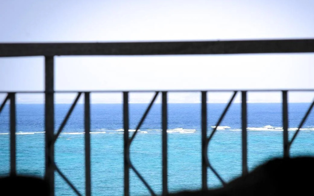 OOZI Resort Condo Hotel & Cafe