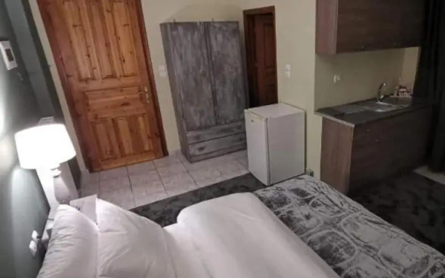 Keramidaki Mini Suites 2