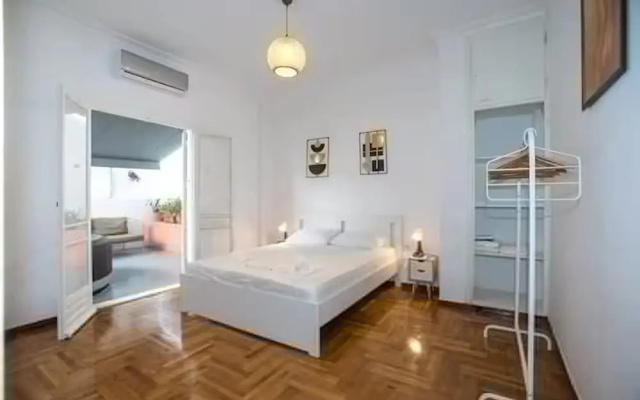 Athens Central Jacuzzi Retreat