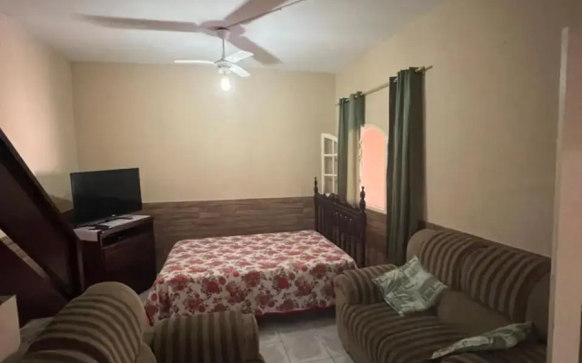Casa com wi-fi e garagem a 5 minutos da Praia Grande