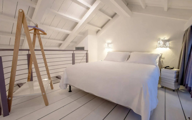 Uve Rooms & Wine Bar