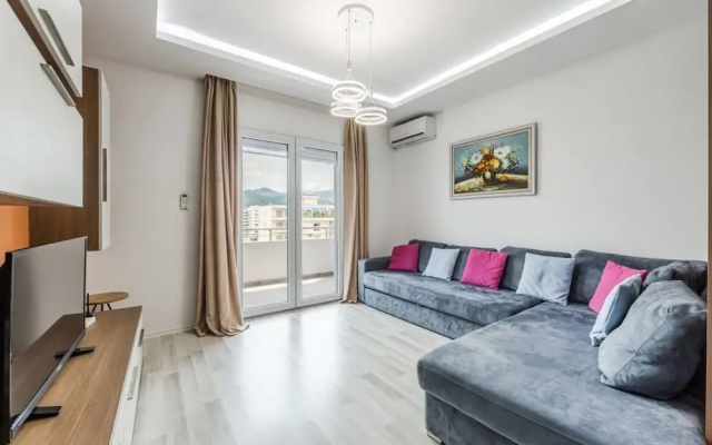 Beachside Modern Apartment 1 BR With Balcony