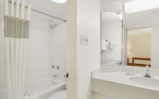 Baymont Inn & Suites Longview