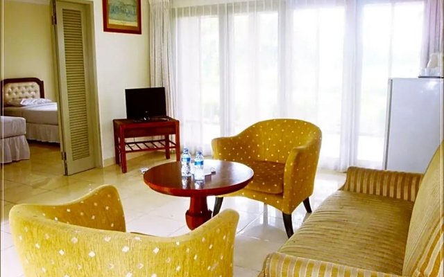 Bungalow Modern Golf & Country Club