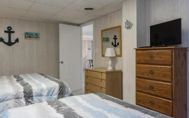 Friendship Lodge by Oak Island Accommodations