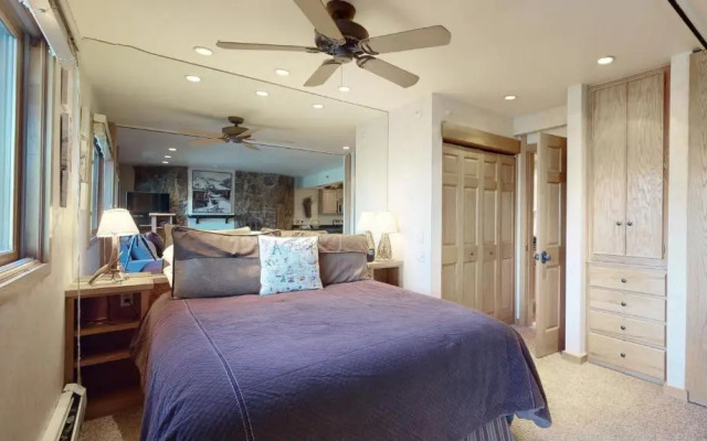 Laurelwood Condominiums Studio Premier Unit 306