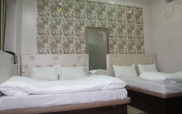Hotel Bajaj Lake Palace
