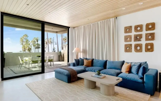 The Santa Monica Sunset - Beachfront Luxury