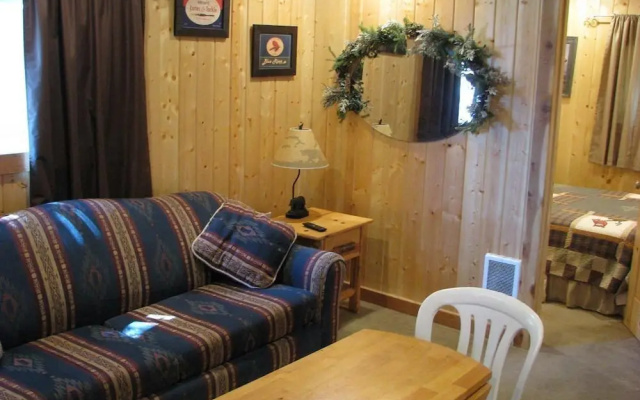 Evergreen Motel