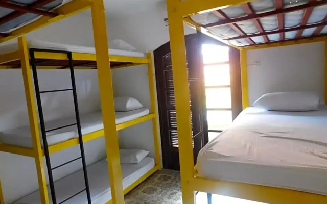 Na Praia Family Hostel & Coworking