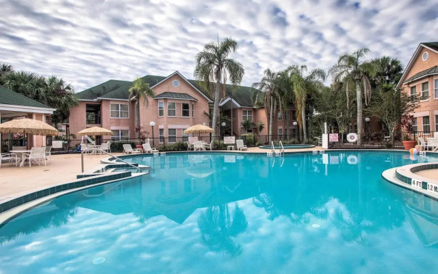 The Palms Hotel & Villas