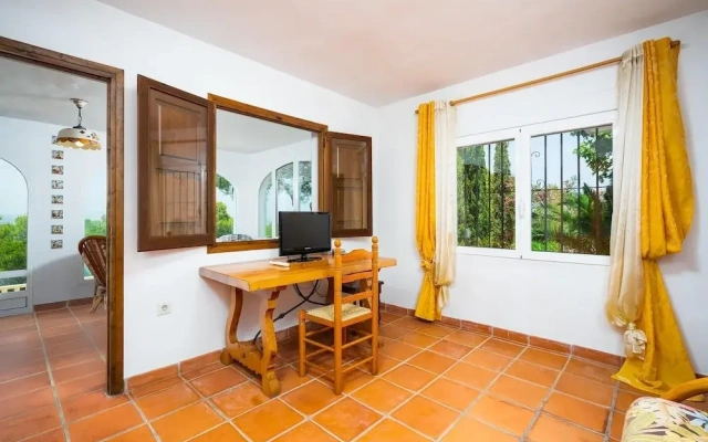 Comfortable 4-bed Villa With Panoramic Views