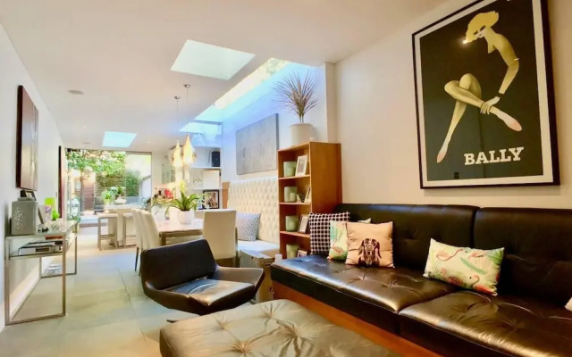 3 Storey Home Close Walk To Fox Studios SCG & City
