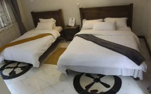 Montane Safaris Hotel