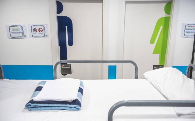 Hostel One Ramblas Барселона комната для гостей