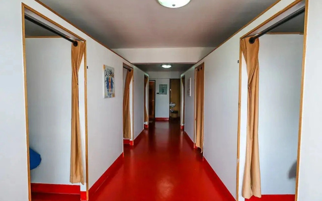 The Cabin Backpackers Hostel & Bar