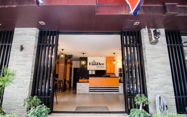 FunDee Boutique Hotel вид на фасад