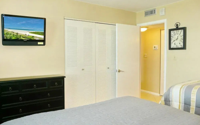 Stylish Beachfront Condo With Pool and Ocean Views