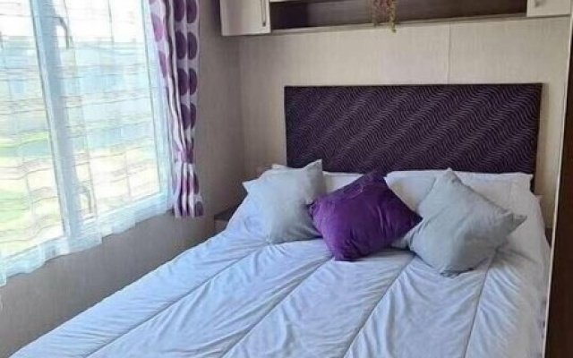 Broadland Sands - Holiday Accommodation 15327