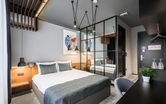 7 Rooms Suites
