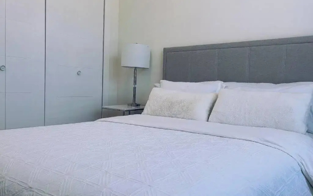 Gorgeous 3 bedroom lake house Suite!