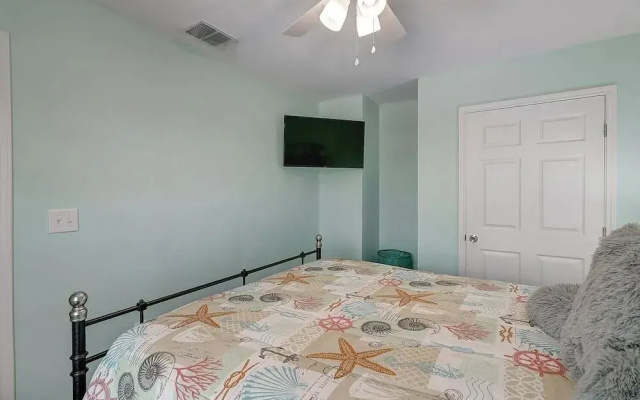 Fisherman's Inn 2 Bedroom Home by RedAwning