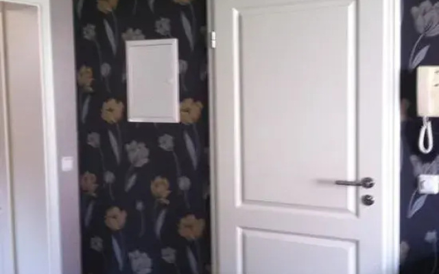 Apartment Vis-a-vis