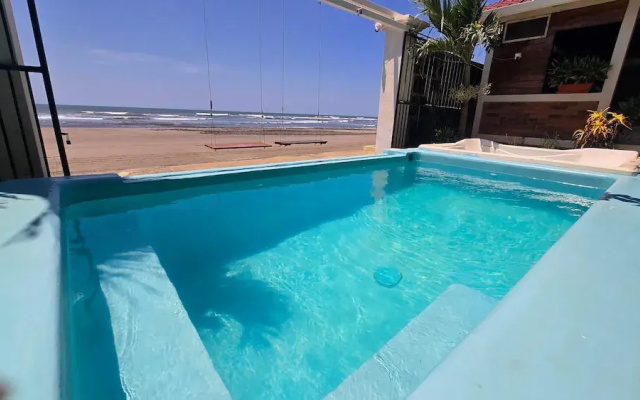 Romantic Beachfront Casita w Pool - AC - Sleeps 4