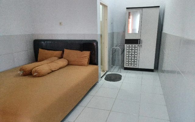 OYO 90663 Valencia Kost